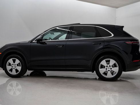 Certified 2022 Porsche Cayenne image 2