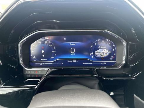 Used 2025 Chevrolet Silverado 1500 High Country w/ High Country Premium Package image 35