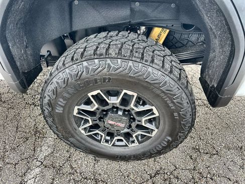 New 2026 GMC Sierra 2500 AT4X w/ LPO, Black Badging Package AWD/4WD image 12