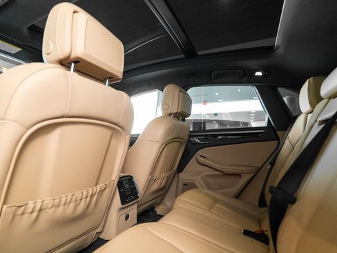 Certified 2023 Porsche Macan S AWD/4WD image 16