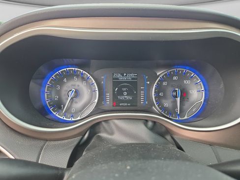 Used 2023 Chrysler Voyager LX FWD image 13