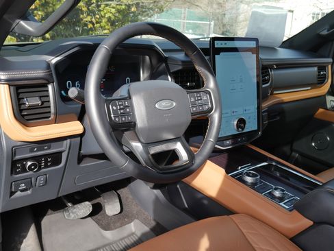 Certified 2023 Ford Expedition Max Platinum image 4