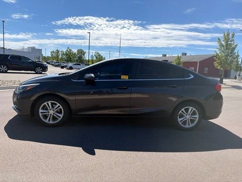 Used 2017 Chevrolet Cruze LT FWD image 2