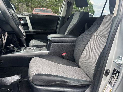 Used 2015 Toyota 4Runner SR5 AWD/4WD image 9