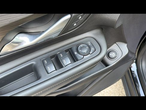 Used 2024 GMC Terrain SLT w/ Elevation Edition AWD/4WD image 8