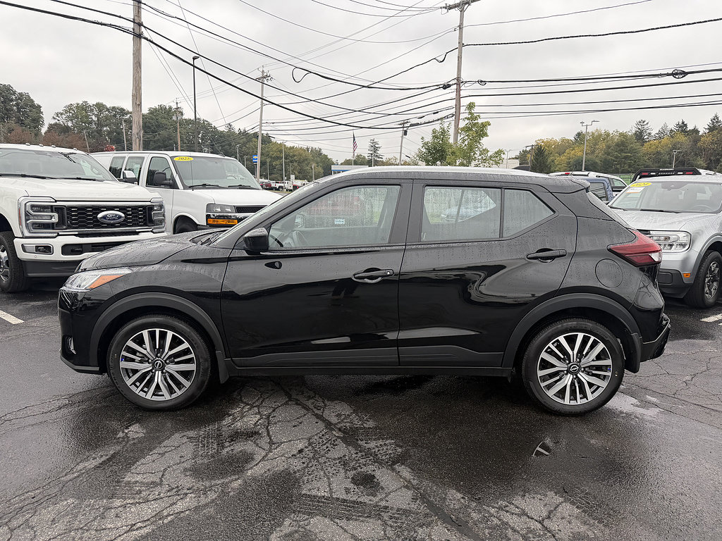 Used 2024 Nissan Kicks SV FWD image 2