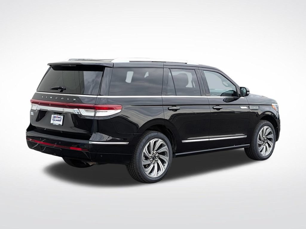 Used 2024 Lincoln Navigator Reserve AWD/4WD image 3