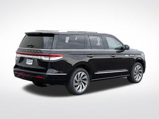 Used 2024 Lincoln Navigator Reserve AWD/4WD video 3