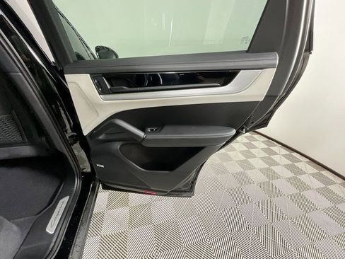 Used 2024 Porsche Cayenne S image 25