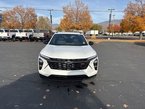 New 2026 Chevrolet Trax RS w/ Sunroof Package FWD image 2
