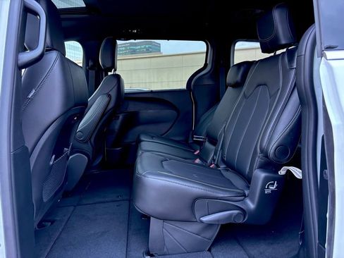 New 2026 Chrysler Pacifica Select image 19