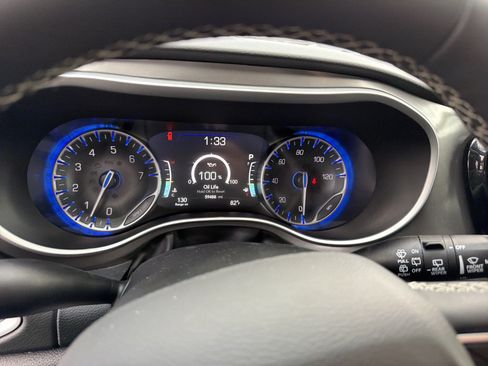 Used 2025 Chrysler Pacifica Select FWD image 17