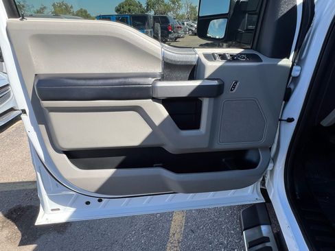Used 2018 Ford F250 XLT w/ XLT Value Package AWD/4WD image 16