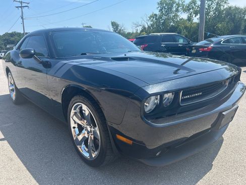 Used 2011 Dodge Challenger R/T RWD image 3
