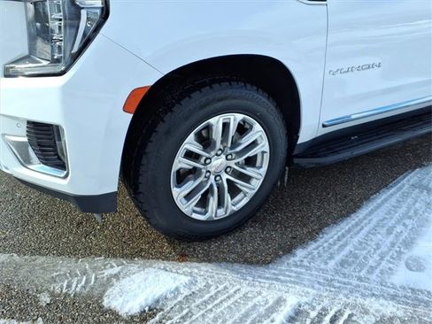 Used 2023 GMC Yukon XL SLT image 4