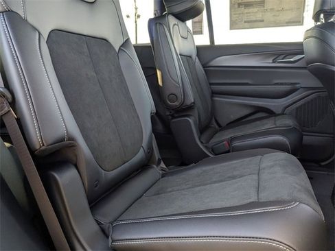 New 2025 Jeep Grand Cherokee L Altitude image 35