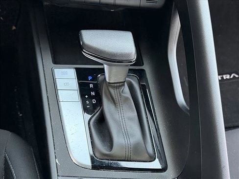 Used 2024 Hyundai Elantra SEL image 13