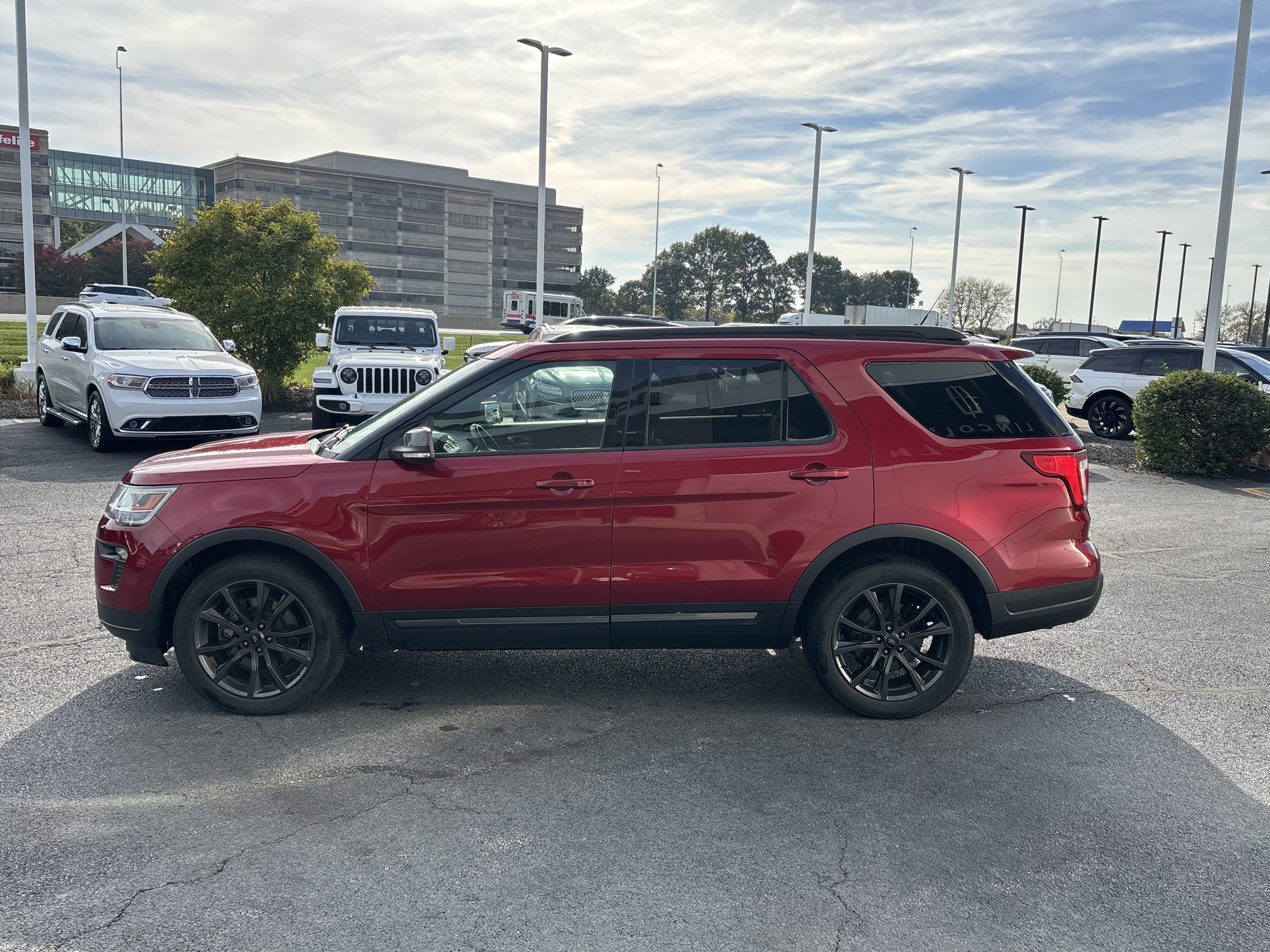 Used 2018 Ford Explorer XLT w/ Equipment Group 202A AWD/4WD image 3