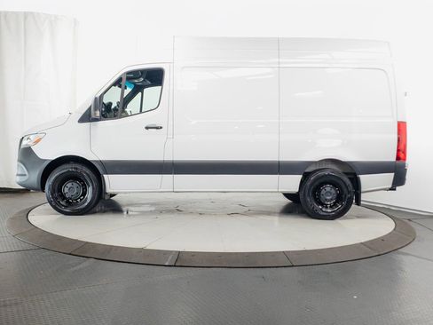 Used 2025 Mercedes-Benz Sprinter 2500 image 4