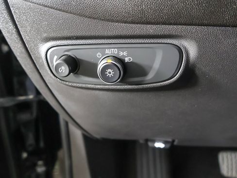 Used 2024 Chevrolet Equinox LT image 36