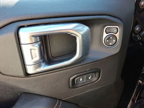 Used 2022 Jeep Gladiator Overland image 15