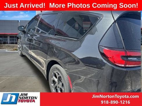 Used 2021 Chrysler Pacifica Limited w/ Premium & Safety Sphere Group FWD image 6