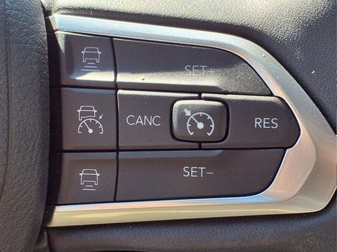 Used 2023 Jeep Compass Limited image 23