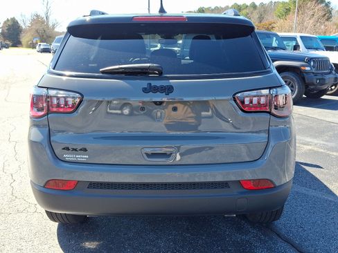 Used 2024 Jeep Compass Latitude w/ Convenience Group image 5