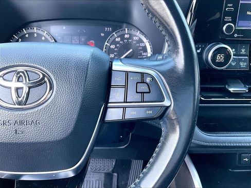 Used 2021 Toyota Highlander XSE AWD/4WD image 25