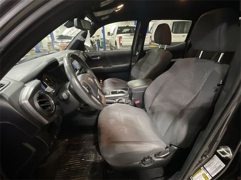 Used 2018 Toyota Tacoma SR5 image 17