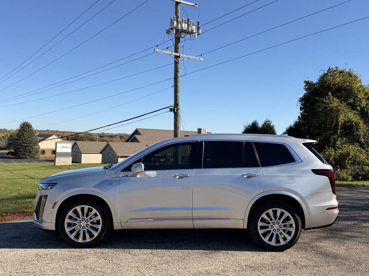 Used 2020 Cadillac XT6 Premium Luxury AWD/4WD image 2
