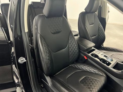 Used 2024 Ford Edge Titanium AWD/4WD image 22