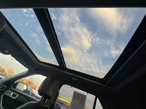 Used 2021 Ford Explorer Limited w/ Equipment Group 301A image 24