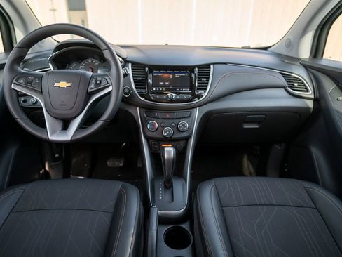 Certified 2021 Chevrolet Trax LT w/ Driver Confidence Package image 15