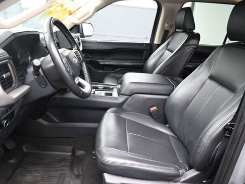 Used 2024 Ford Expedition XLT image 22