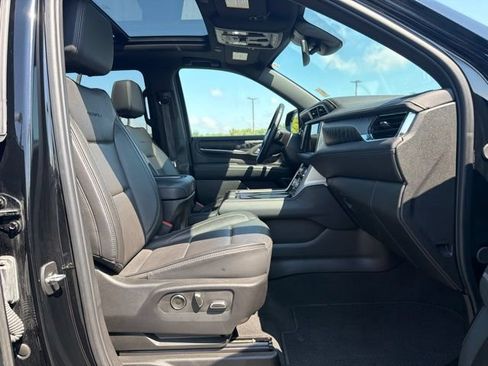 Used 2024 GMC Yukon XL Denali AWD/4WD image 11