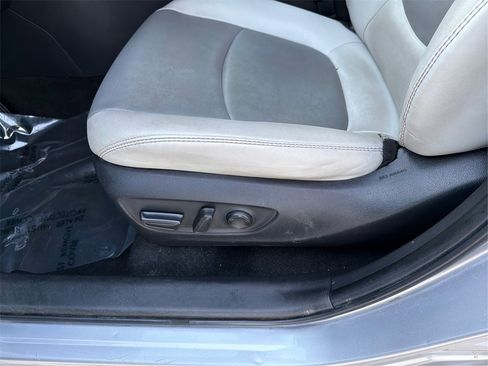 Used 2023 Toyota RAV4 XLE Premium image 20