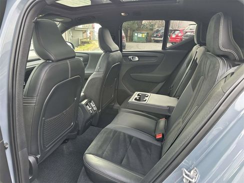 Used 2021 Volvo XC40 T5 R-Design w/ Climate Package image 15