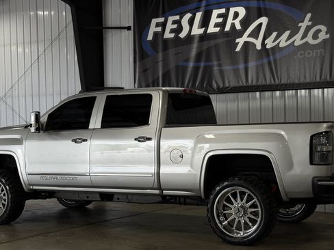 Used 2017 GMC Sierra 2500 SLT w/ Duramax Plus Package AWD/4WD image 16