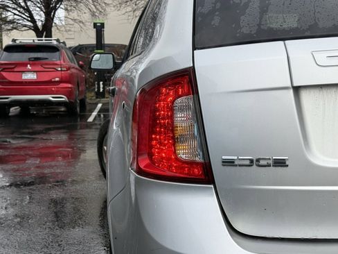 Used 2012 Ford Edge SE image 32