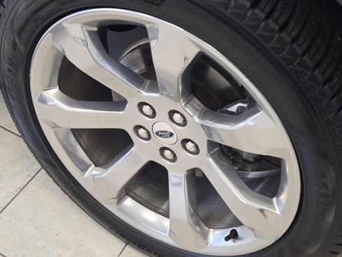 Used 2020 Ford Explorer Platinum w/ Premium Technology Package image 17