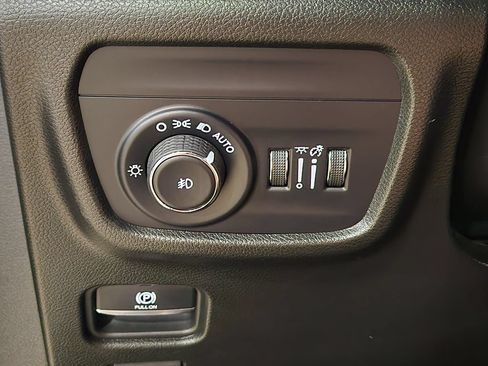 Used 2023 Jeep Grand Cherokee Overland w/ Luxury Tech Group IV AWD/4WD image 44