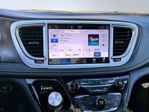 New 2026 Chrysler Pacifica Select image 7