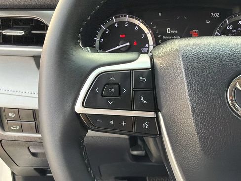 Used 2022 Toyota Highlander XLE AWD/4WD image 26