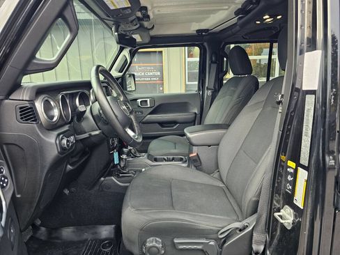 Used 2020 Jeep Wrangler Unlimited Sahara w/ Uconnect 4C Nav & Sound Group AWD/4WD image 25