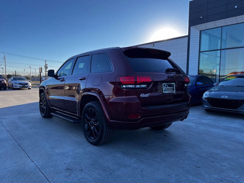 Used 2019 Jeep Grand Cherokee Altitude image 3