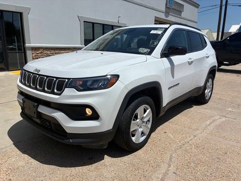 Used 2022 Jeep Compass Latitude w/ Sun and Sound Group AWD/4WD image 1