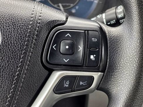 Used 2019 Toyota Sienna LE w/ LE Preferred Package FWD image 14