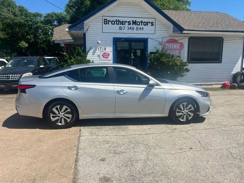 Used 2022 Nissan Altima 2.5 S FWD image 5