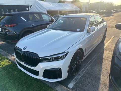 Used 2022 BMW 740i w/ M Sport Package RWD image 4